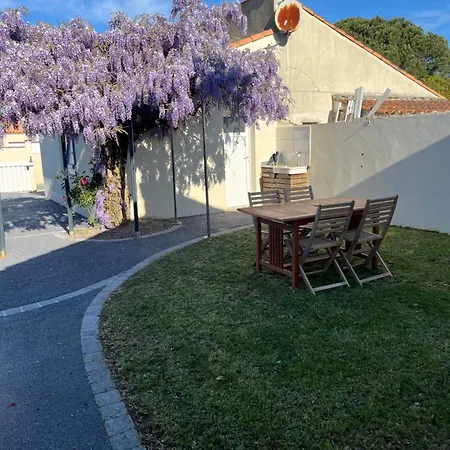 Petite Maison De * Les Moutiers